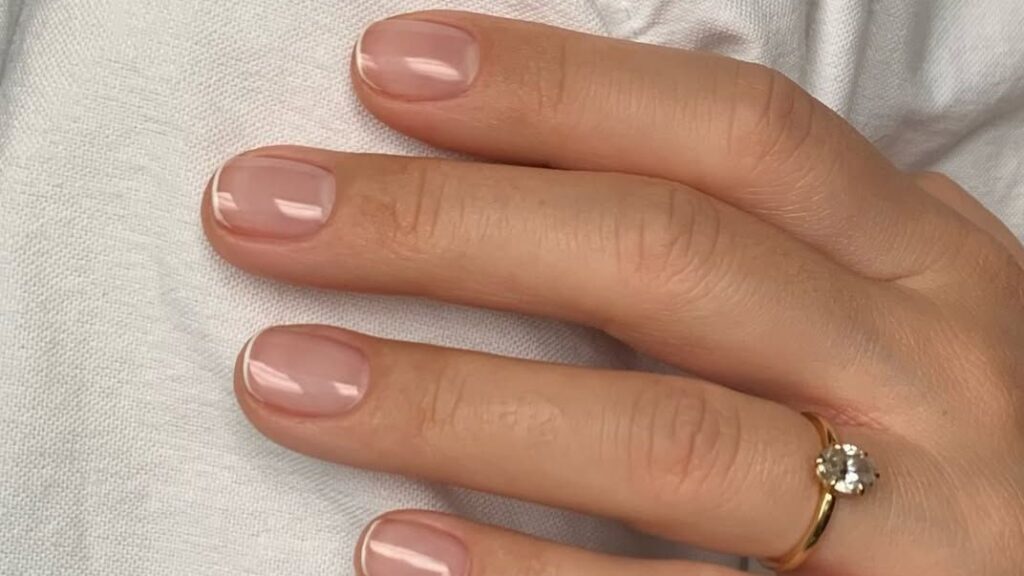 micro French manicure