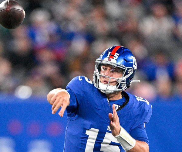 Giants waive Tommy DeVito