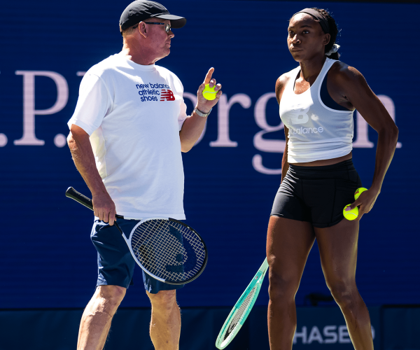 Coco Gauff serve