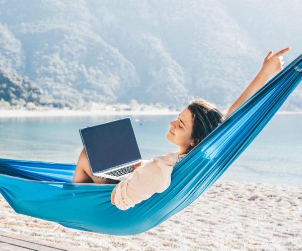 digital nomad income