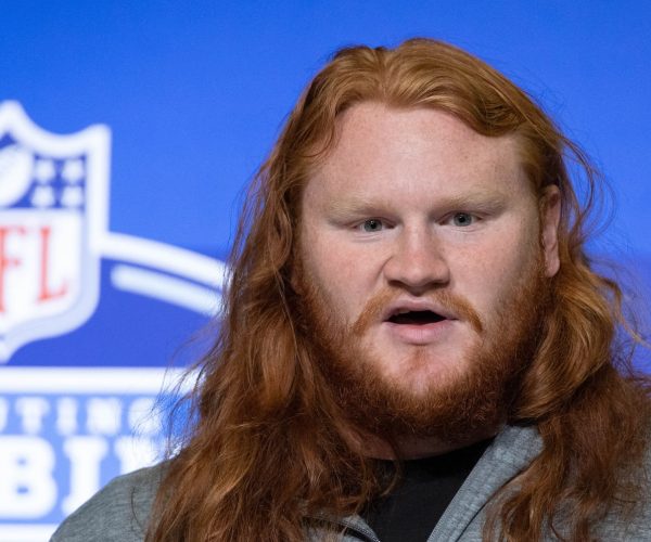 Bucs sign OL