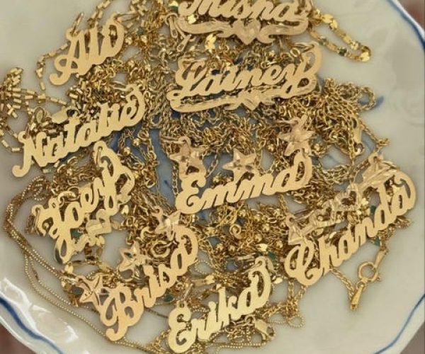 nameplate necklaces