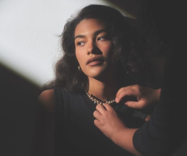 Olivia Dean Cartier