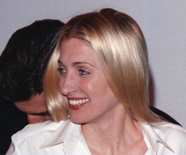 90s minimalist beauty